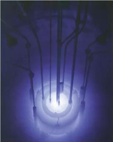 �D��λ����W(xu��)Ժ�Ĺ�����ʹ�õ�ˮ�º˷���(y��ng)�ѵĶ�о�������{(l��n)ɫ�Ђ��Ʒ�� 