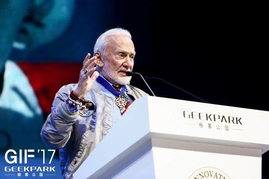 2017 ��O�͹��@��(chu��ng)�´��(hu��)���v�_(t��i)�ϵ� Buzz Aldrin�@�O�͹��@